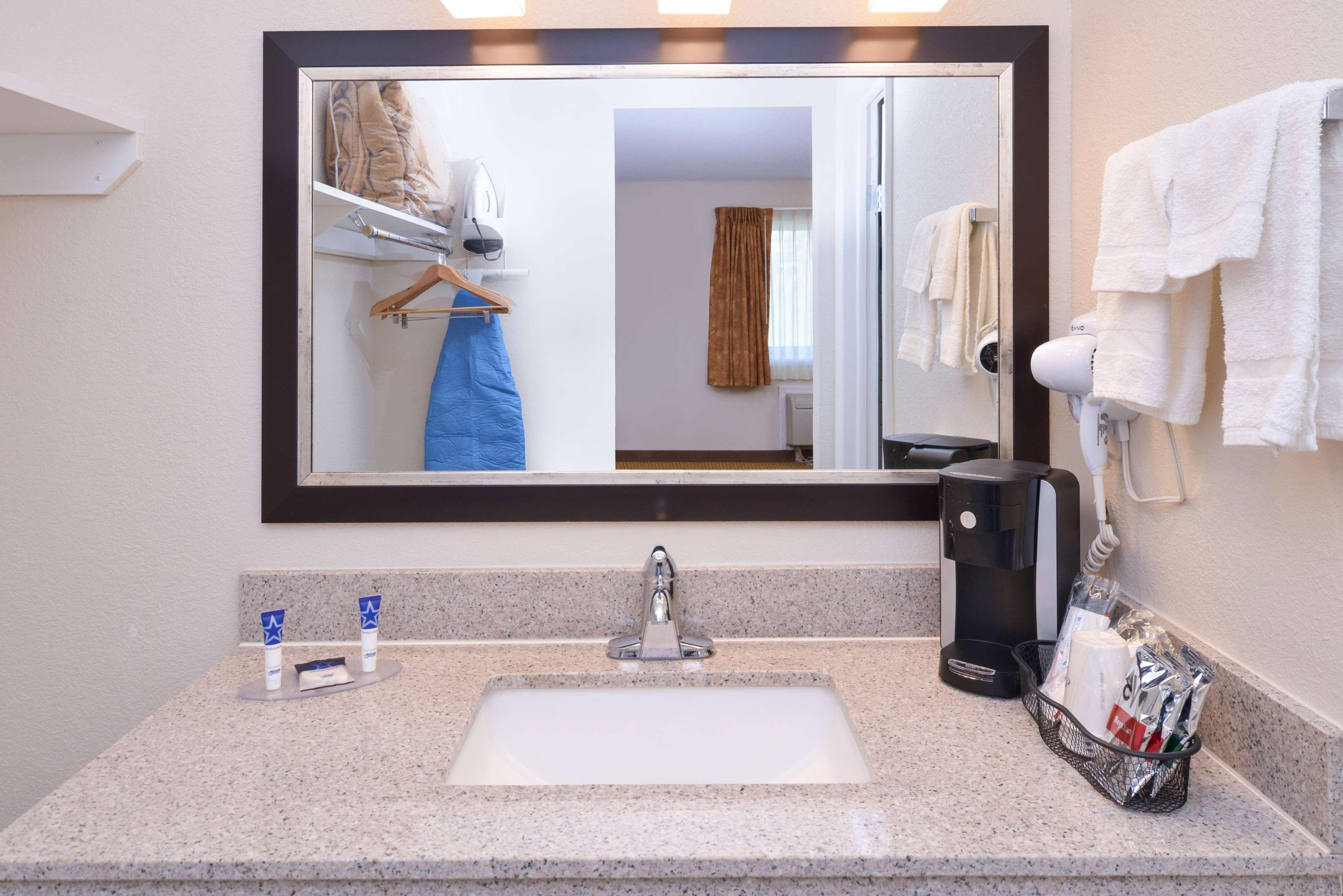 Americas Best Value Inn Plattsburgh Eksteriør bilde