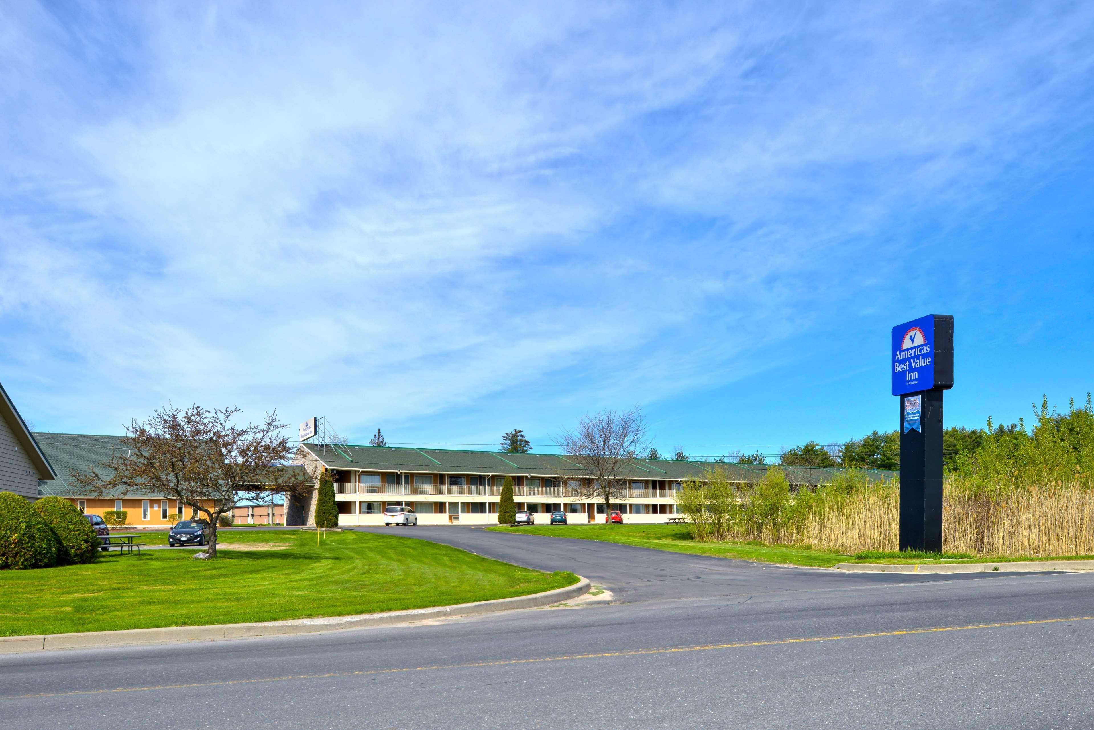 Americas Best Value Inn Plattsburgh Eksteriør bilde