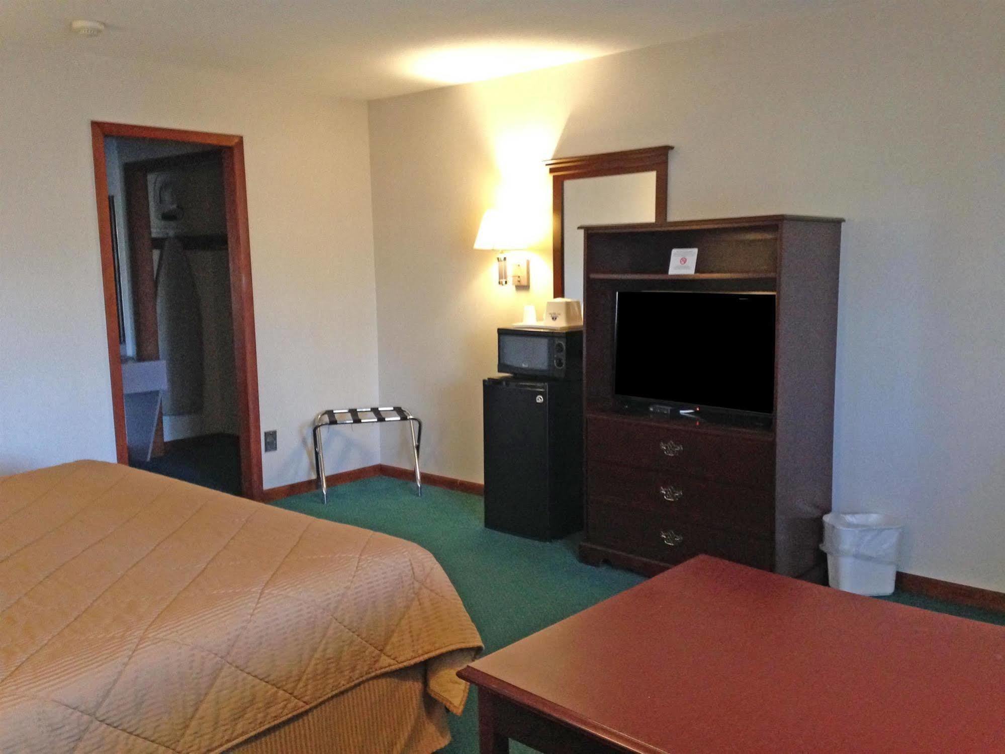 Americas Best Value Inn Plattsburgh Eksteriør bilde