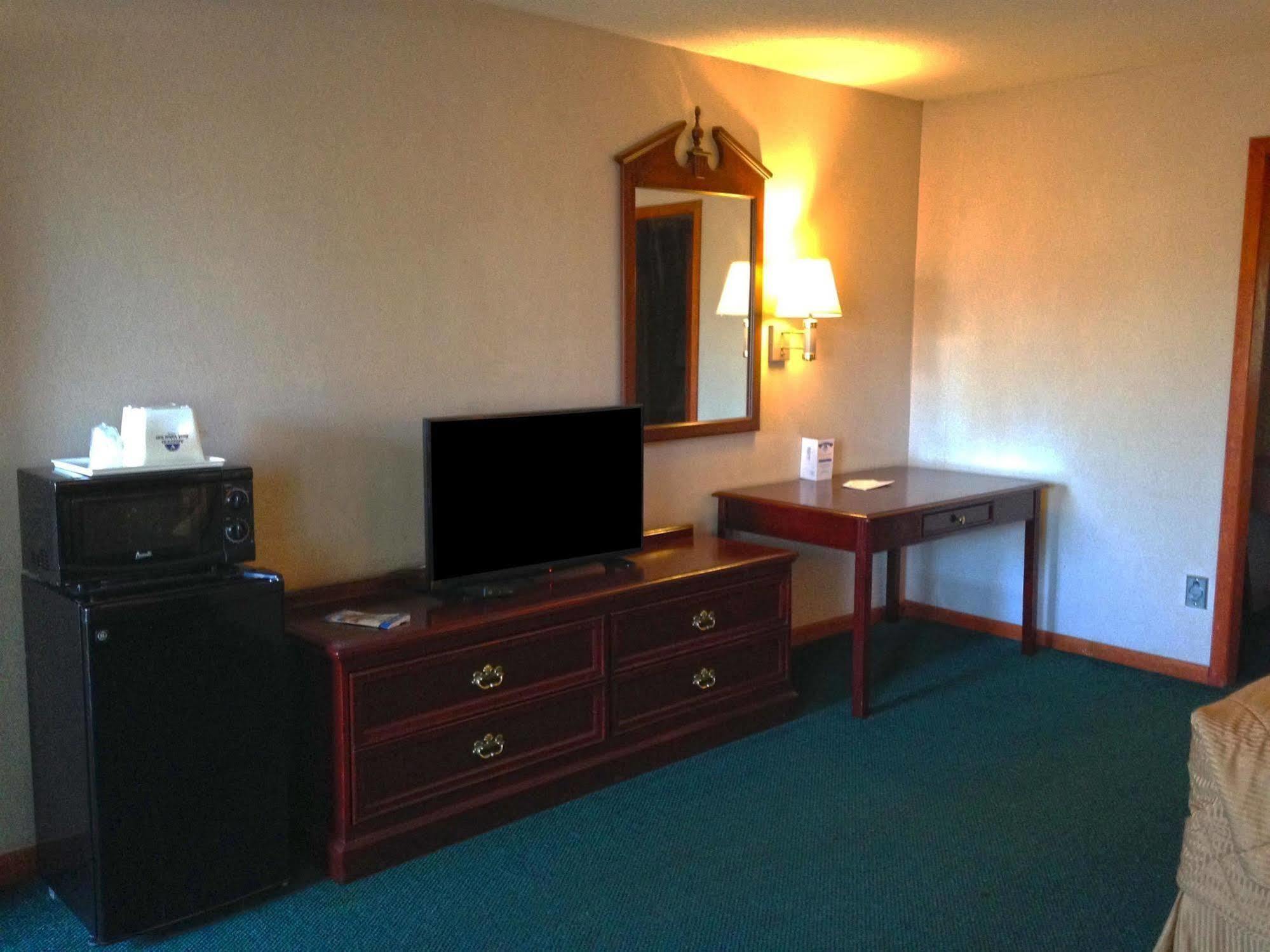 Americas Best Value Inn Plattsburgh Eksteriør bilde